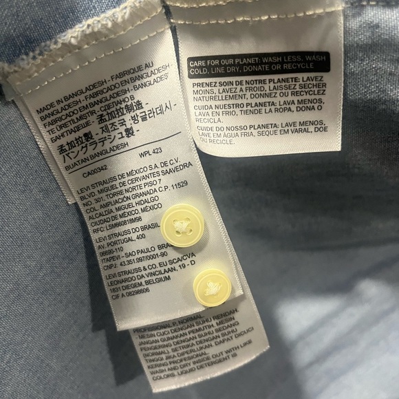 Levi's Classic Light Blue Women Oversized Button Up Blouse Size Medium - Picture 7 of 8